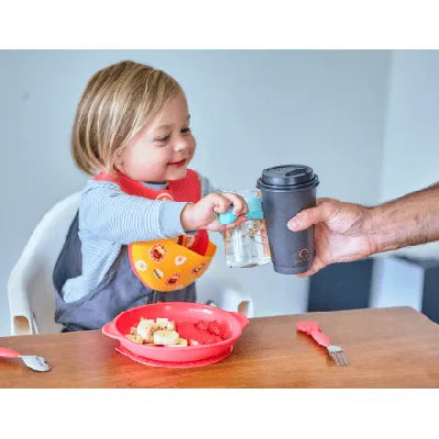 Como incentivar a autonomia do bebê à mesa