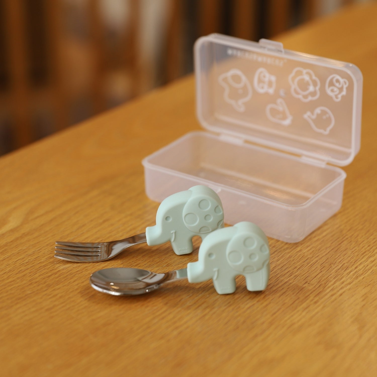 Primeiro Jogo de Colher e Garfo em Silicone e Inox Elefante Ollie - Verde Menta