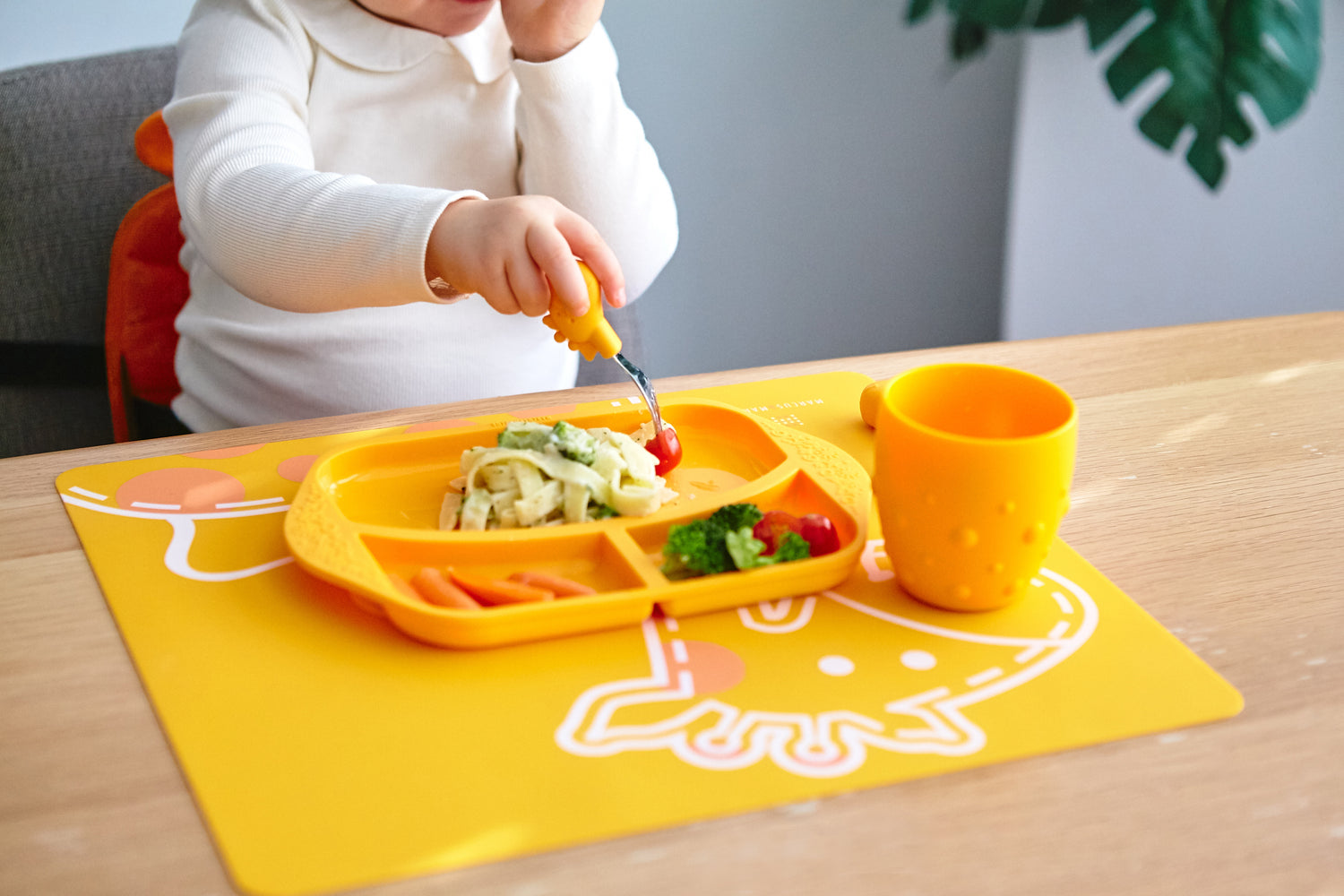 Prato Com 3 Divisórias Em Silicone Girafa Lola - Amarelo