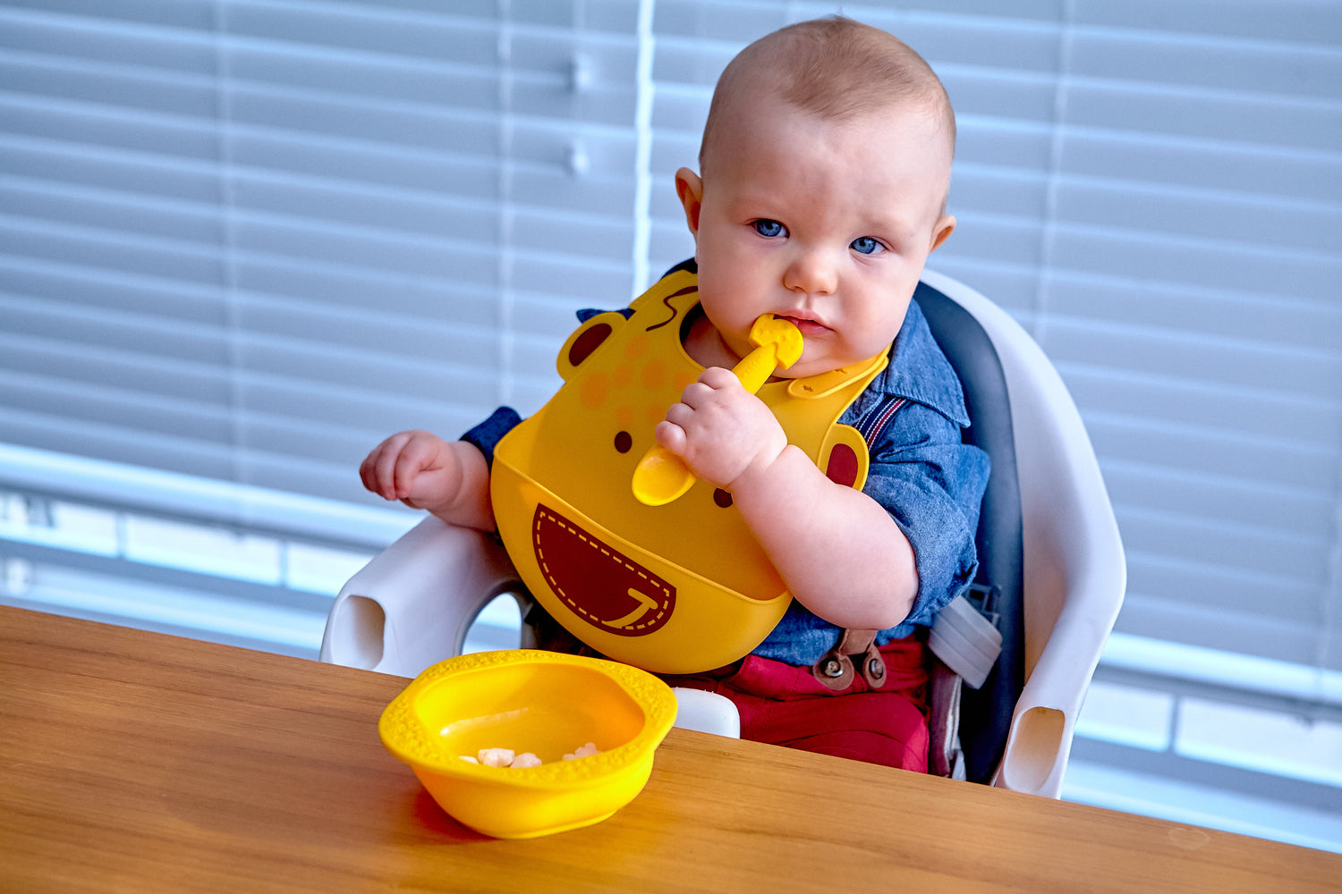 Kit para Introdução Alimentar em Silicone (Tigela 200 ml, Colher e Babador)  Girafa Lola - Amarelo
