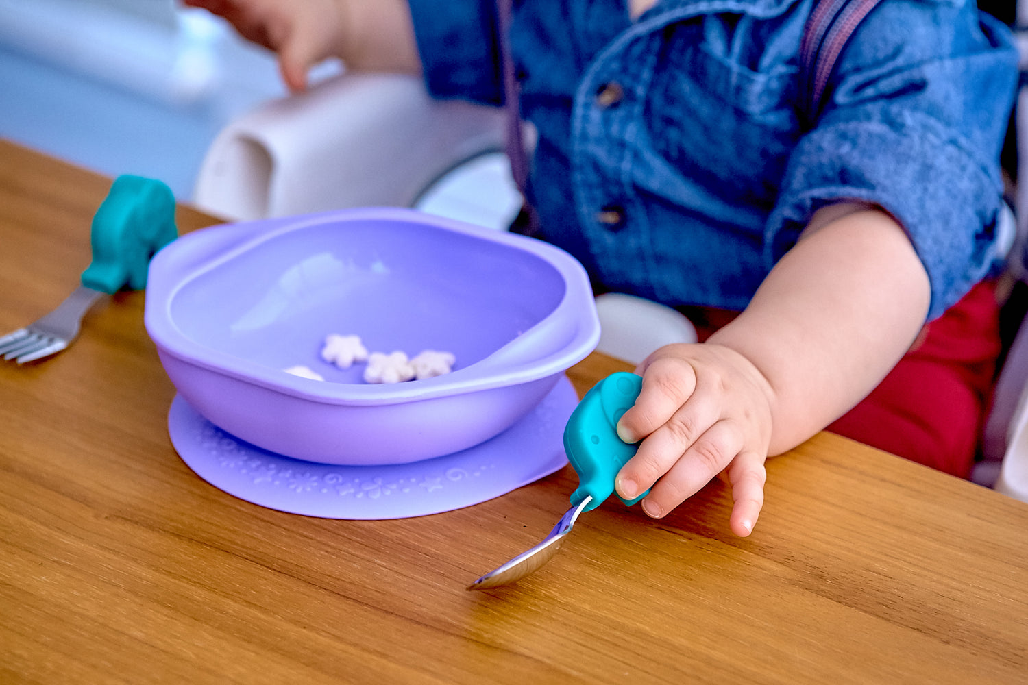 Kit de Alimentação Tigela com Sucção e Primeiro Jogo de Colher e Garfo Baleia Willo - Lilás